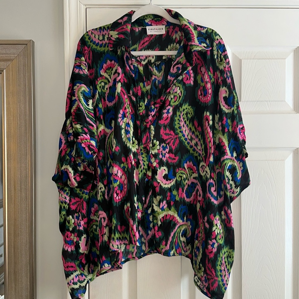 Gorgeous flowy button up blouse 🌸